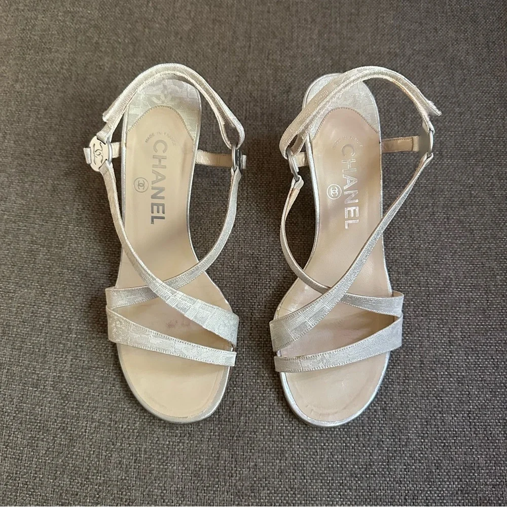 Vintage silver Chanel strappy heels - Picture 3 of 10
